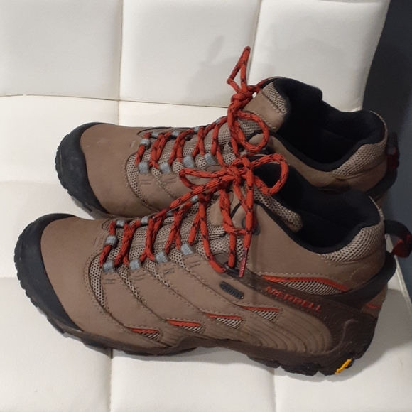 mid calf hiking boots